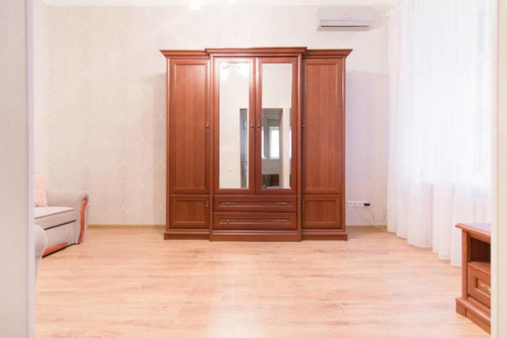 Apartment On Deribasovskaya 18 Odessa Exterior foto